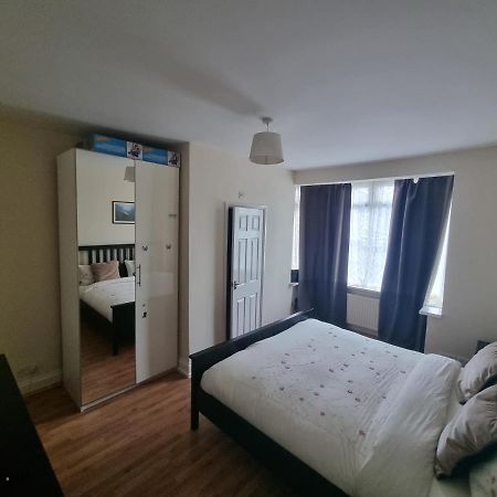 Apartamento Guess Bungalow Wembley Londres Exterior foto