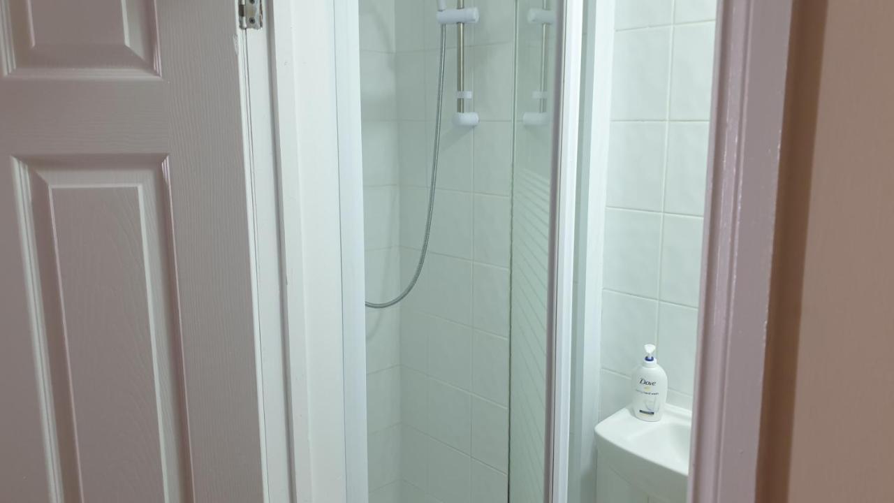 Apartamento Guess Bungalow Wembley Londres Exterior foto