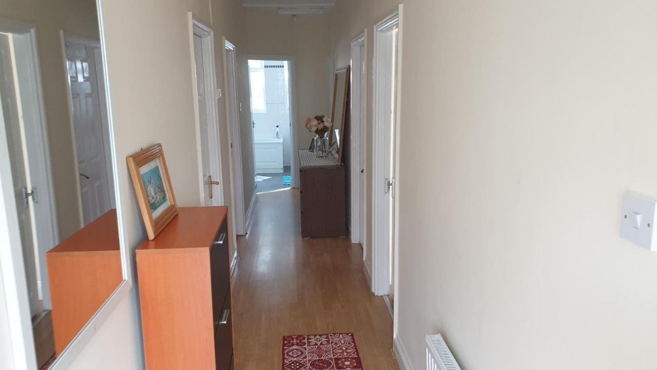 Apartamento Guess Bungalow Wembley Londres Exterior foto