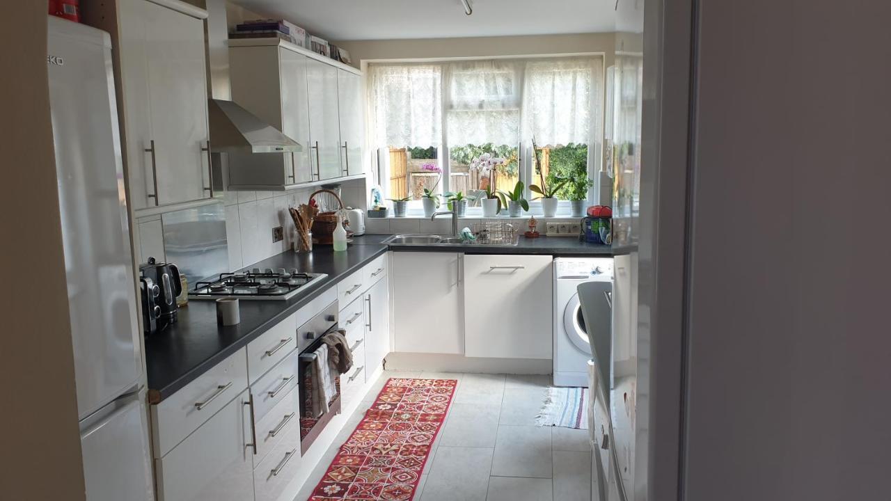 Apartamento Guess Bungalow Wembley Londres Exterior foto