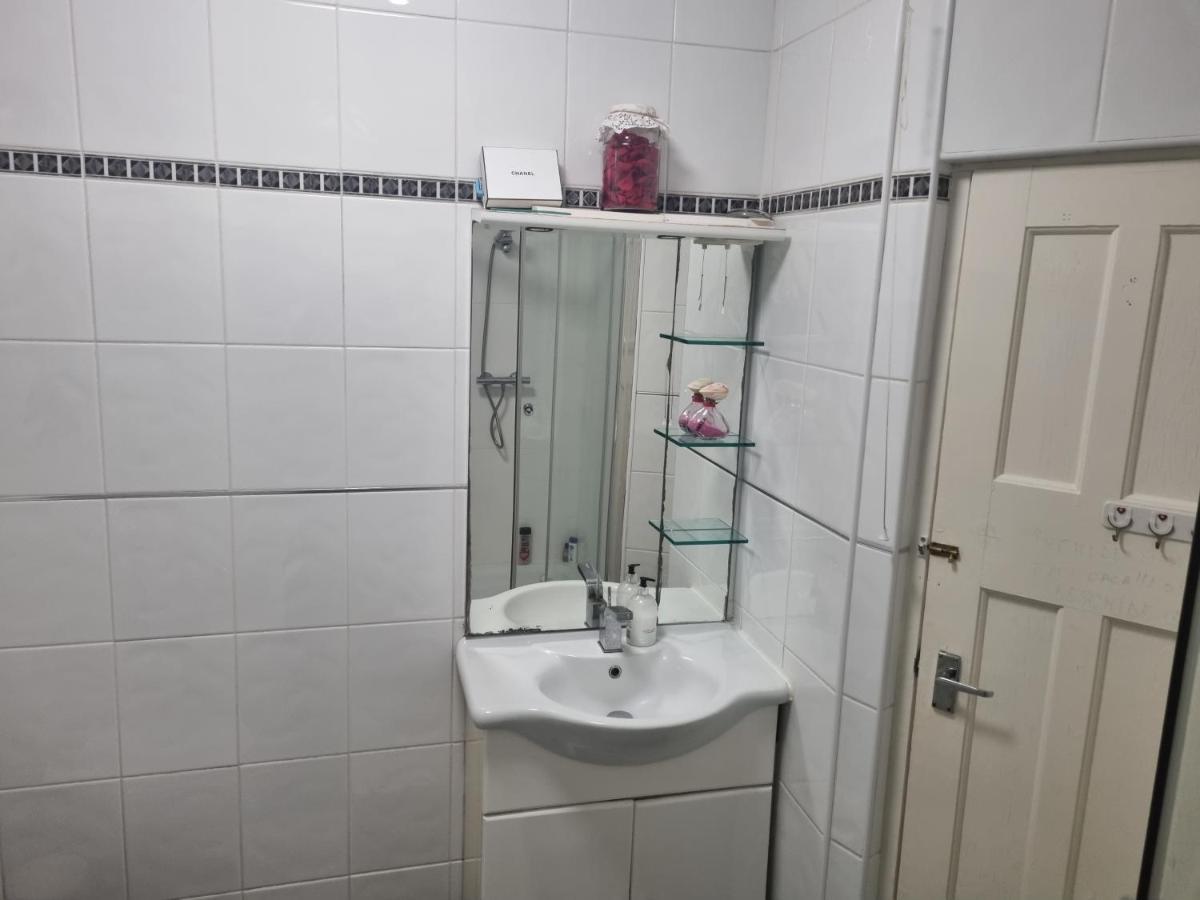Apartamento Guess Bungalow Wembley Londres Exterior foto