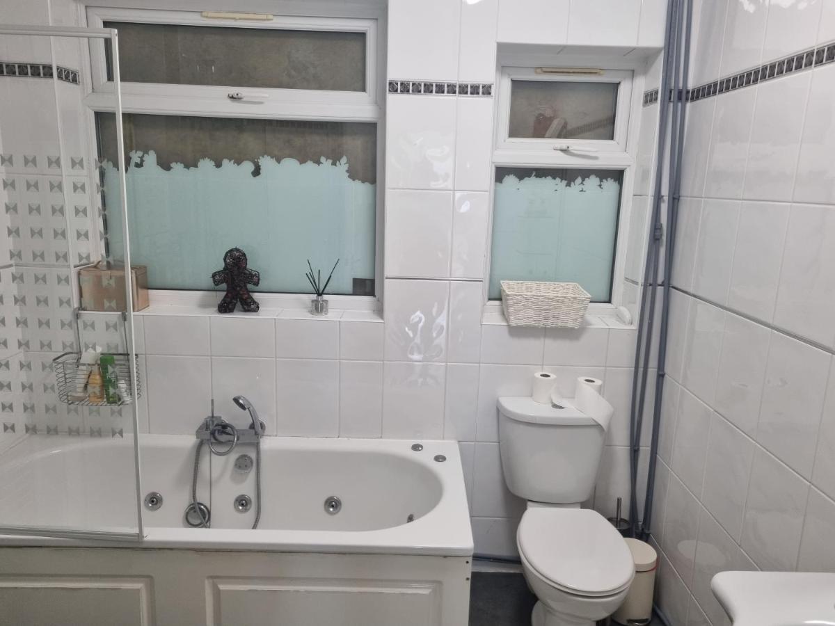 Apartamento Guess Bungalow Wembley Londres Exterior foto