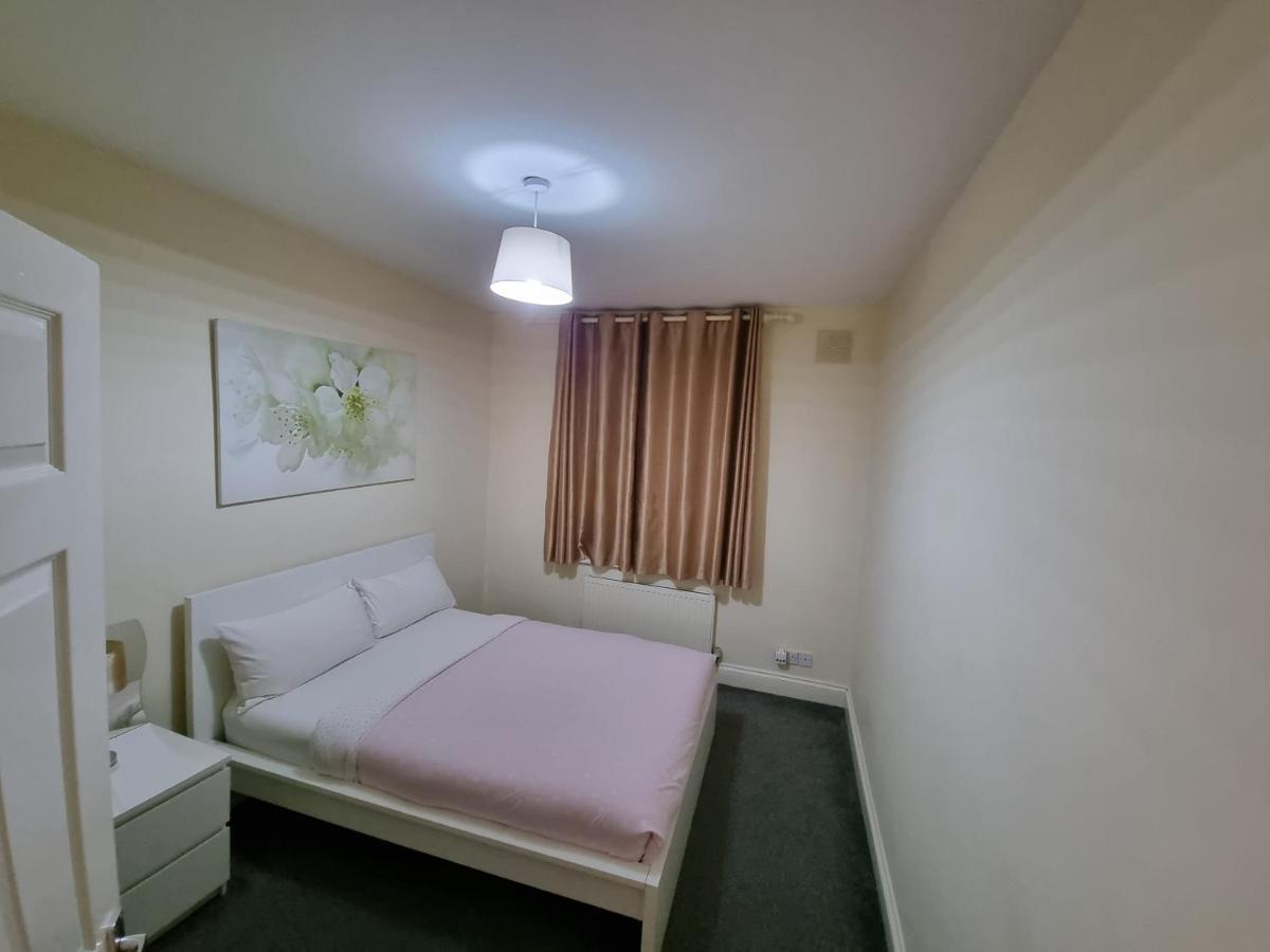 Apartamento Guess Bungalow Wembley Londres Exterior foto
