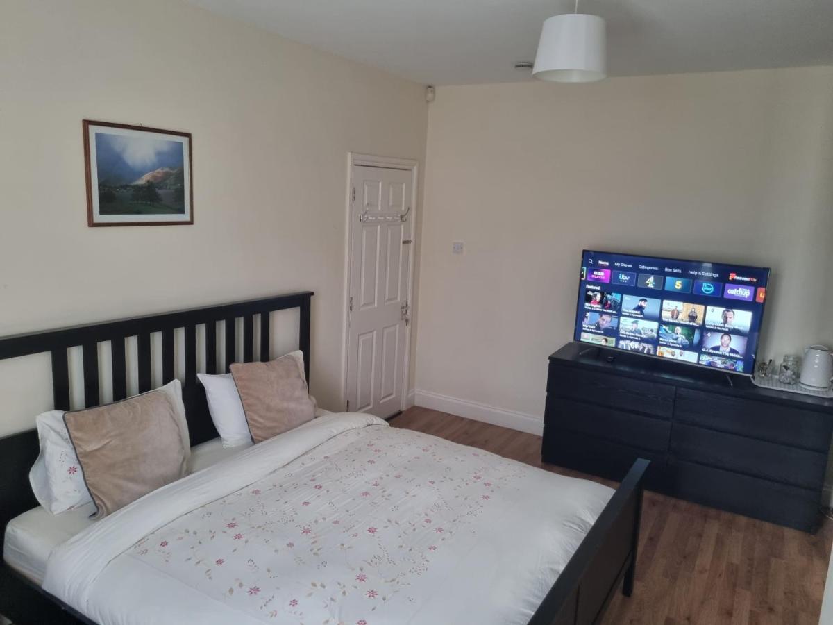 Apartamento Guess Bungalow Wembley Londres Exterior foto