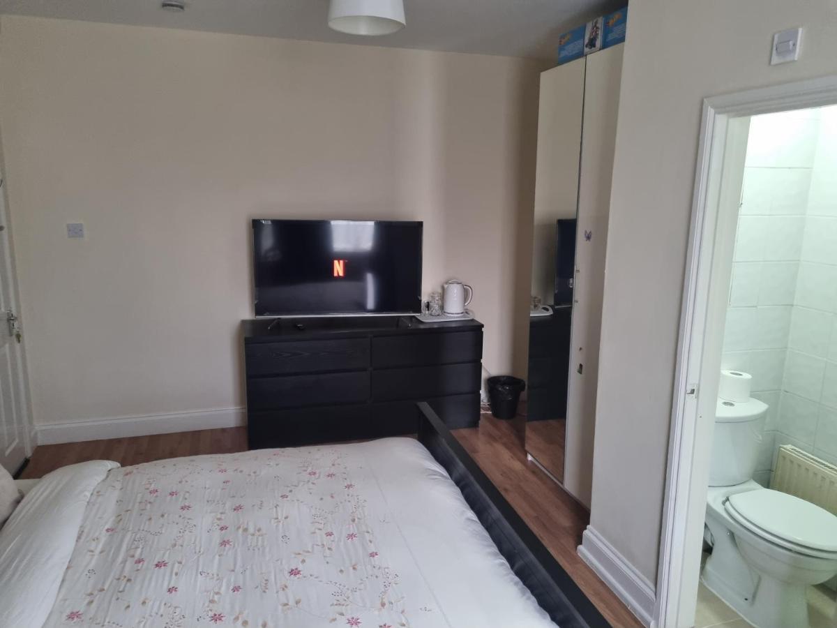 Apartamento Guess Bungalow Wembley Londres Exterior foto